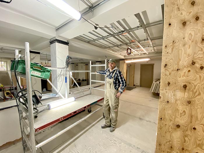 Timmerman binnen Verbouwing Stadhuis Leiden Du Prie