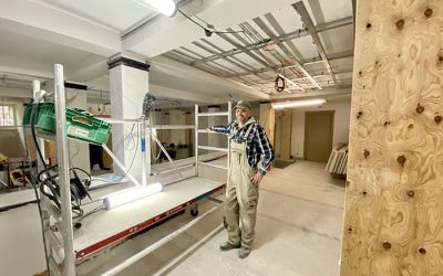 Timmerman binnen Verbouwing Stadhuis Leiden Du Prie